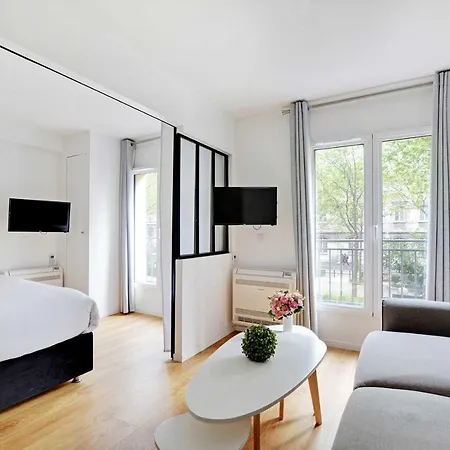 Lägenhet Rochechouart Paris